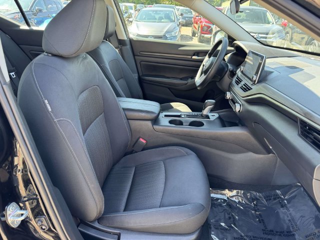 Used 2025 Nissan Altima 2.5 SV FWD image 11