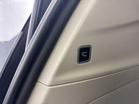 Used 2020 Chrysler Pacifica Touring image 42