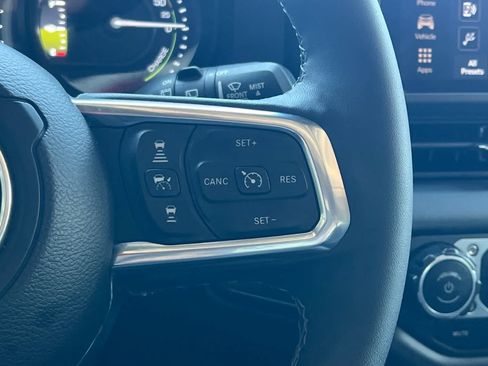 Used 2025 Jeep Wrangler Unlimited Sahara AWD/4WD image 29