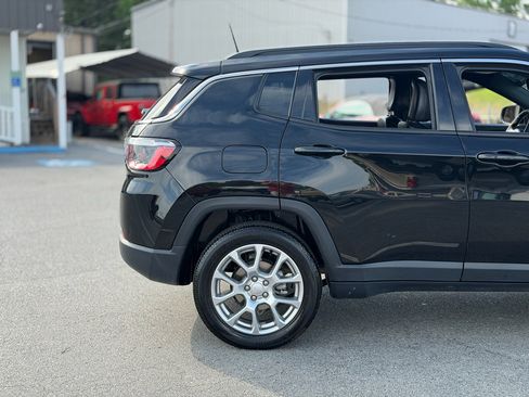 Used 2024 Jeep Compass Latitude AWD/4WD image 9