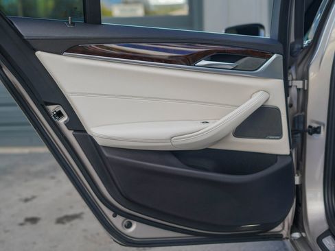 Used 2017 BMW 540i xDrive image 30