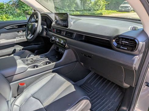 Used 2025 Honda Pilot Touring image 31