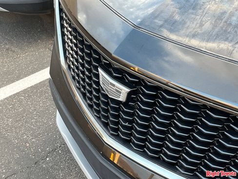 Used 2022 Cadillac XT4 Premium Luxury w/ LPO, ONYX Package FWD image 7