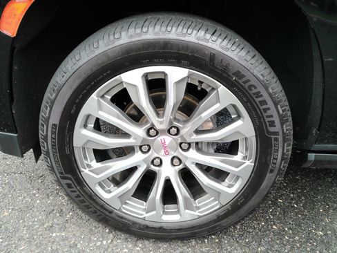 Used 2021 GMC Yukon Denali w/ Denali Ultimate Package AWD/4WD image 33