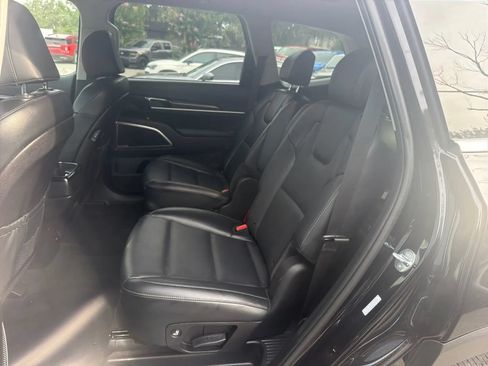 Used 2025 Kia Telluride S FWD image 14