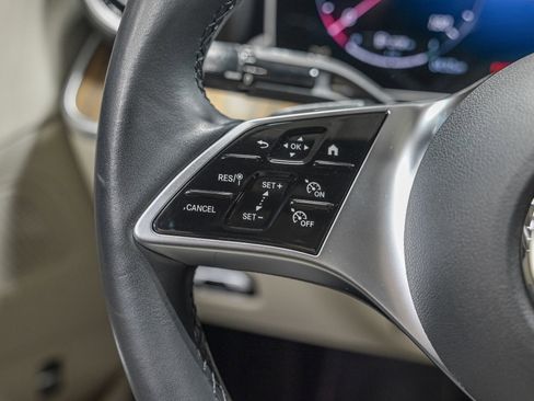 Used 2025 Mercedes-Benz C 300 4MATIC Sedan image 18