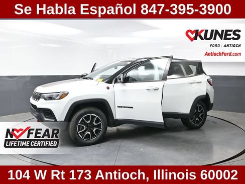 Used 2025 Jeep Compass Trailhawk AWD/4WD image 53