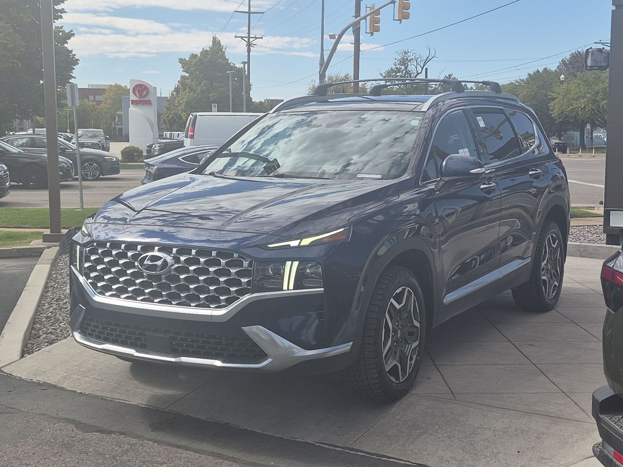 Used 2022 Hyundai Santa Fe Limited AWD/4WD image 9