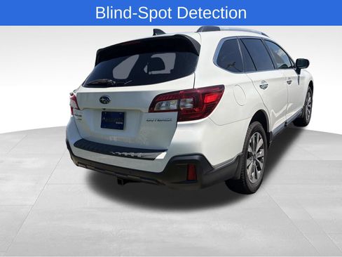 Used 2019 Subaru Outback 2.5i Touring AWD/4WD image 4