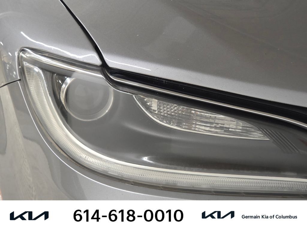 Used 2015 Chrysler 200 Limited FWD image 14