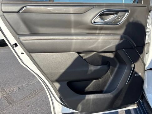 Used 2024 GMC Yukon AT4 w/ Technology Package AWD/4WD image 16