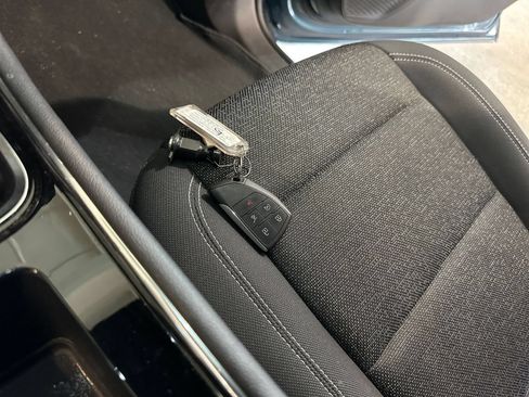 Used 2025 Chevrolet Traverse LT FWD image 22