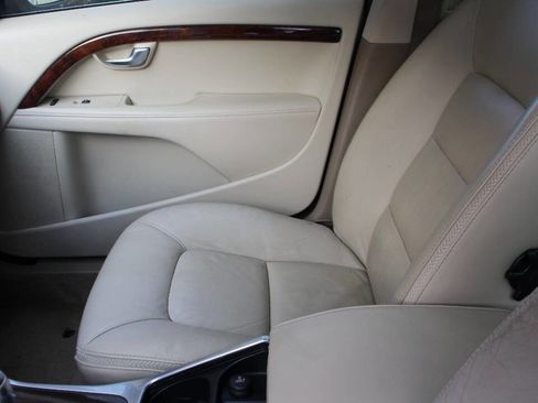 Used 2013 Volvo XC70 3.2 image 2