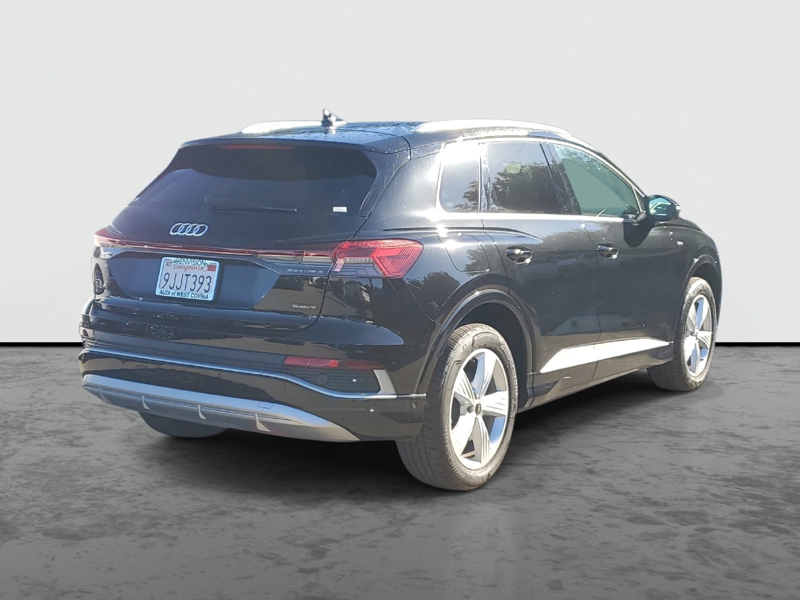 Used 2023 Audi Q4 e-tron Premium Plus AWD/4WD image 4