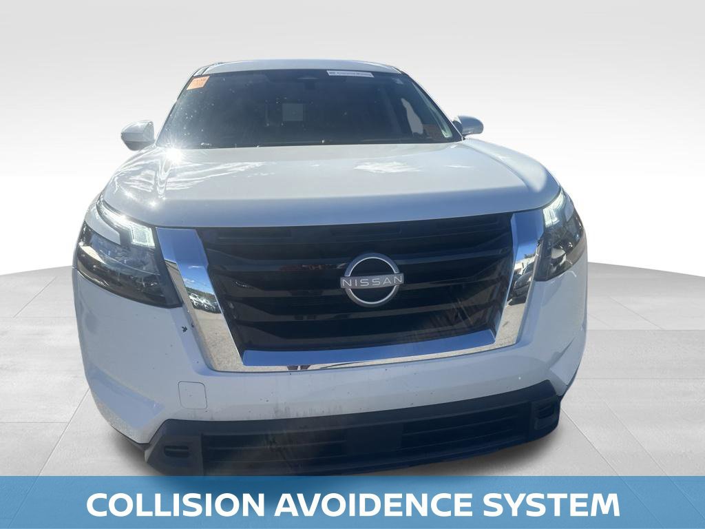Used 2025 Nissan Pathfinder SV AWD/4WD image 13
