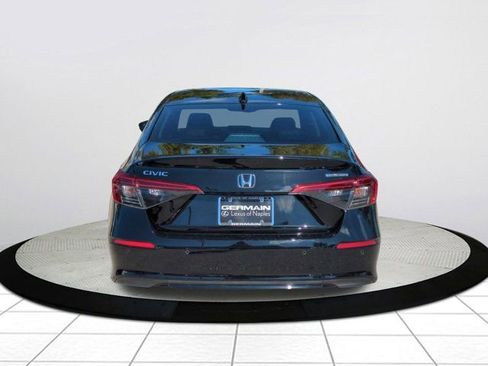 Used 2024 Honda Civic Touring image 4