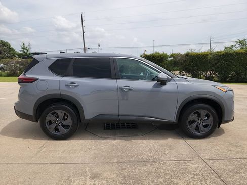 Used 2026 Nissan Rogue SV FWD image 4