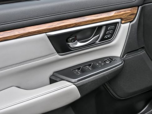 Used 2019 Honda CR-V Touring image 11