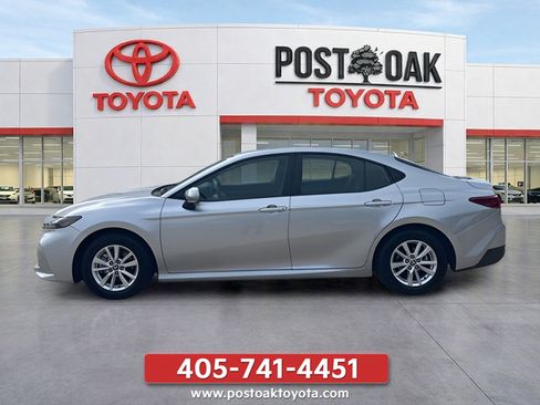 Used 2025 Toyota Camry LE FWD image 4