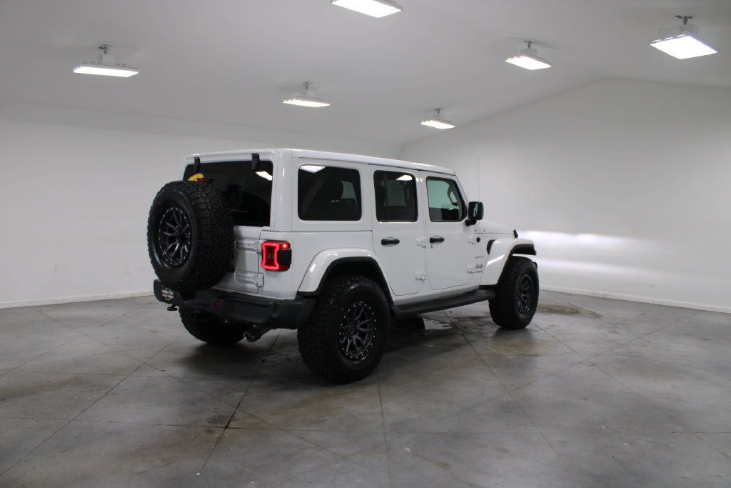 Used 2018 Jeep Wrangler Unlimited Sahara AWD/4WD image 9