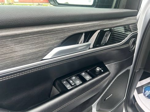 Used 2024 Jeep Wagoneer L Series II w/ Flexible Seating Group AWD/4WD image 32