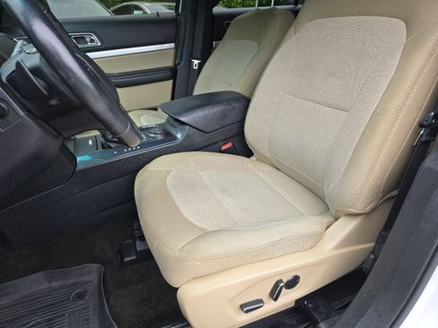 Used 2016 Ford Explorer XLT w/ Equipment Group 201A AWD/4WD image 23