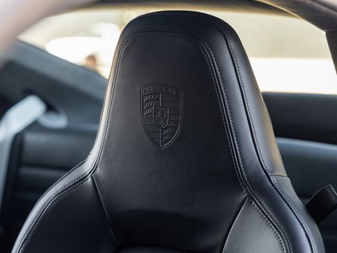 Used 2025 Porsche 911 Carrera GTS image 32