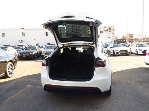 Used 2020 Tesla Model Y Long Range image 24
