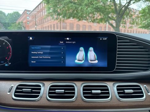 Certified 2025 Mercedes-Benz GLS 450 4MATIC image 40