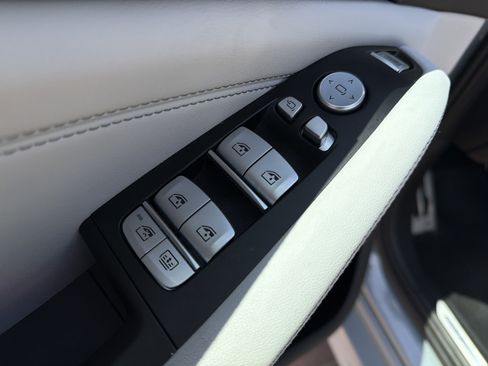 Used 2023 BMW X7 xDrive40i w/ Executive Package image 15