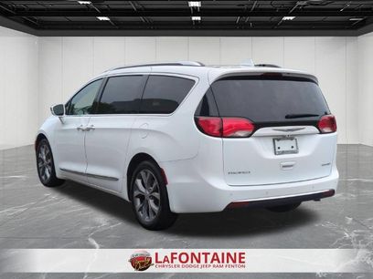 Used 2020 Chrysler Pacifica Limited w/ Tire & Wheel Group