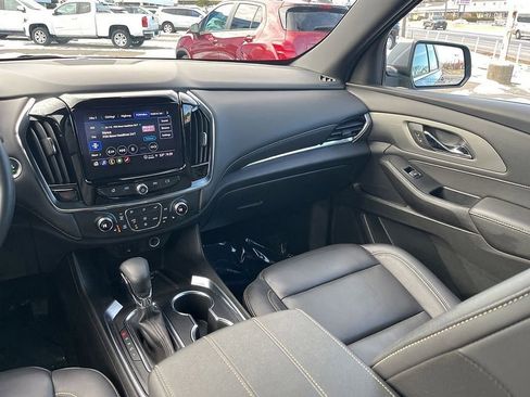 Used 2023 Chevrolet Traverse LT image 22