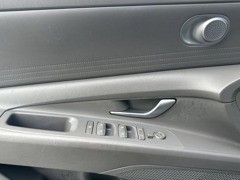 Certified 2024 Hyundai Elantra SE FWD image 11