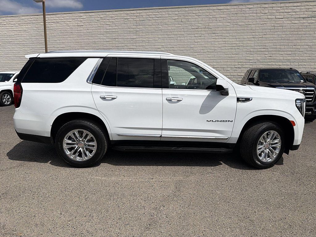 Used 2024 GMC Yukon SLT RWD image 3
