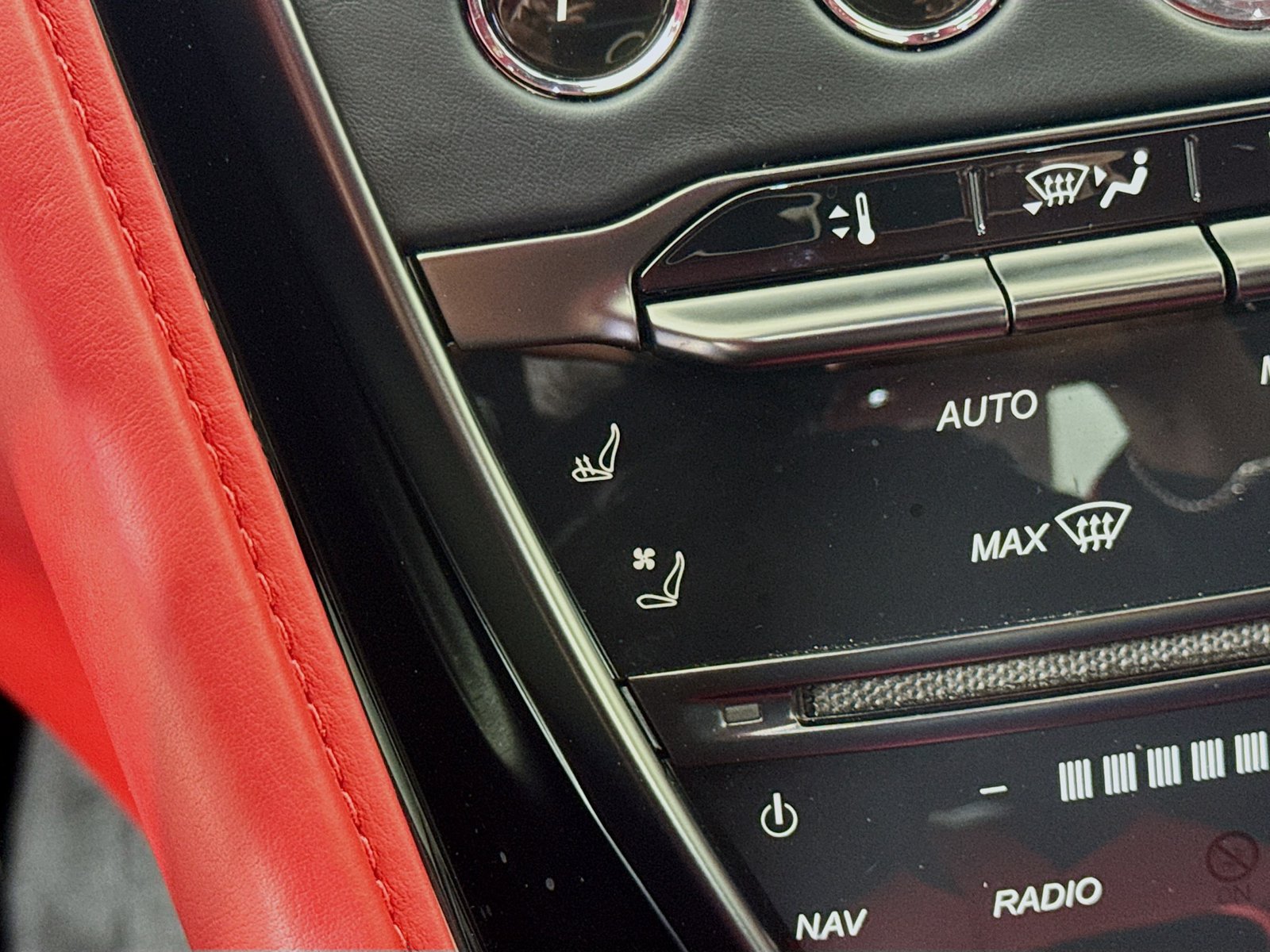 Used 2023 Aston Martin DBS Coupe RWD image 19