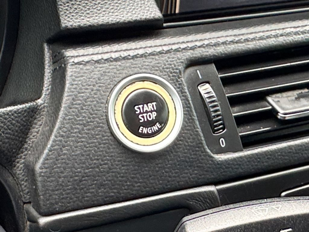 Used 2011 BMW M3 Convertible RWD image 32