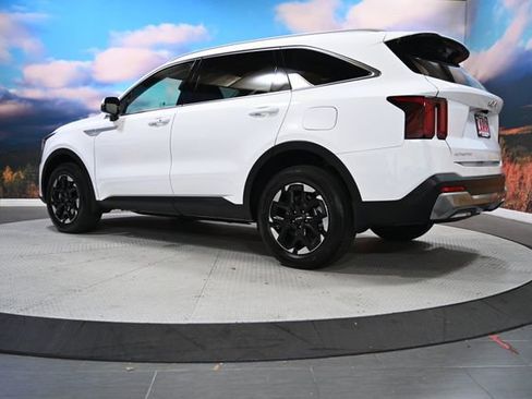 Used 2025 Kia Sorento S image 6