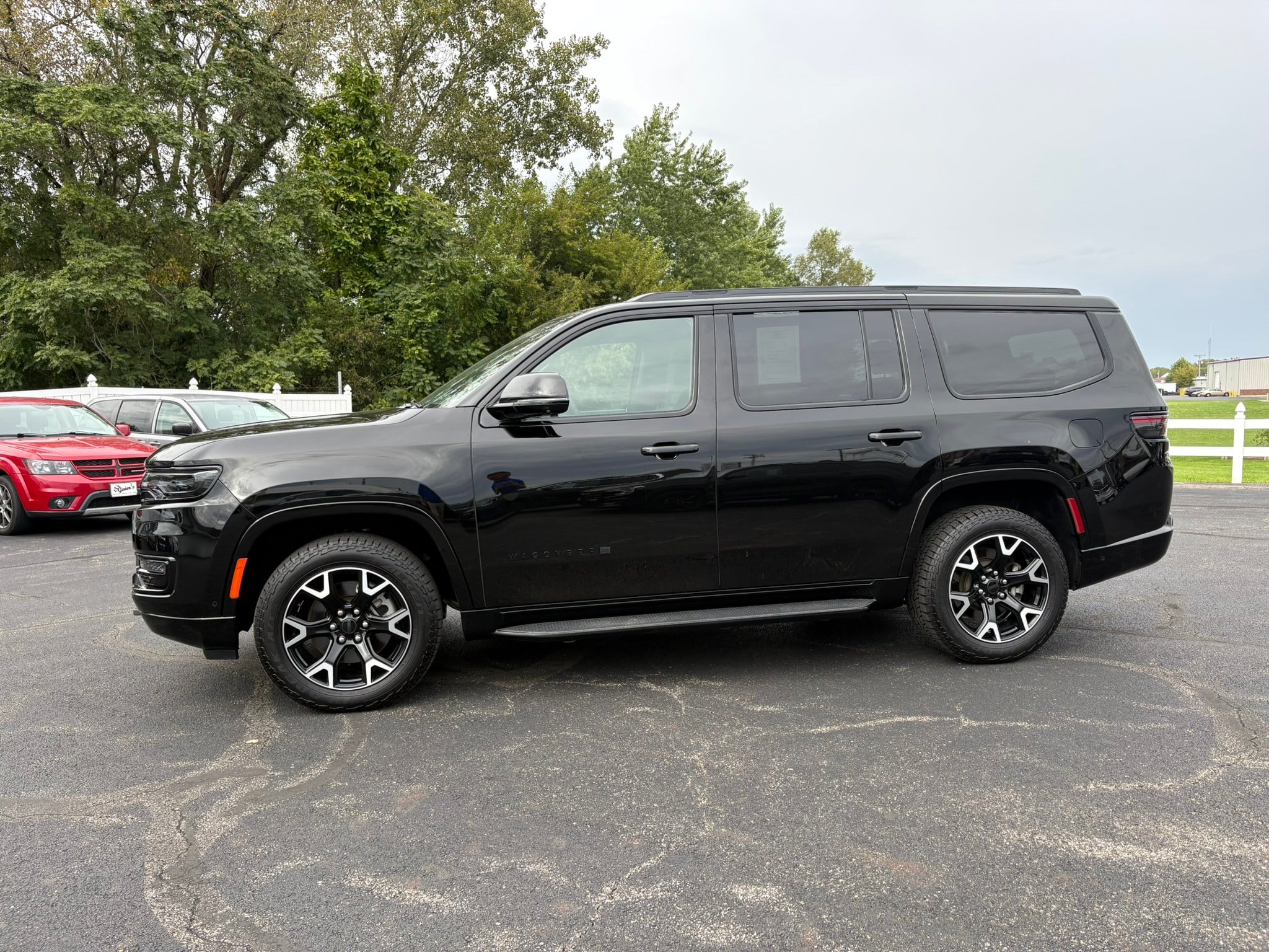 Used 2025 Jeep Wagoneer Series II AWD/4WD image 5