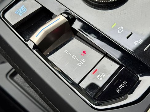 Used 2025 BMW iX xDrive50 image 19