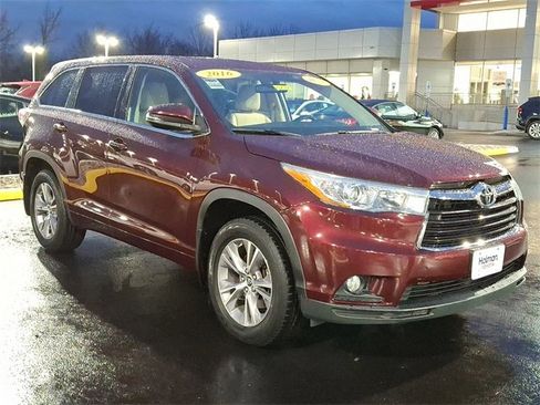 Used 2016 Toyota Highlander Plus image 2