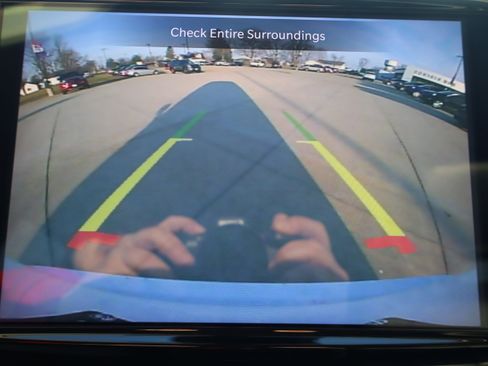 Used 2024 Chrysler Pacifica Touring-L image 22