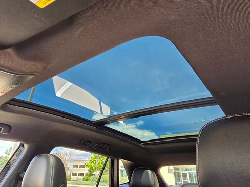 Used 2021 Volkswagen Atlas Cross Sport SE w/ Panoramic Sunroof Package FWD image 24