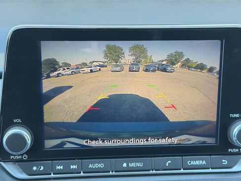 Used 2024 Nissan Rogue S FWD image 18