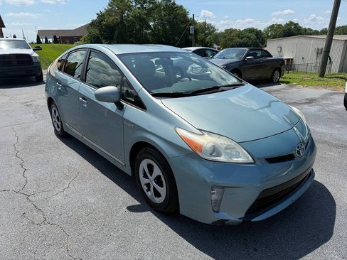 Used 2014 Toyota Prius Three w/ Preferred Accessory Package FWD image 2