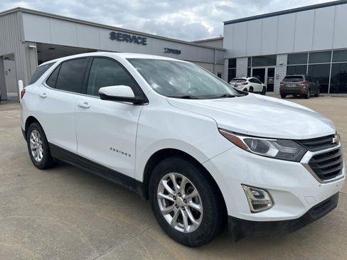 Used 2018 Chevrolet Equinox LT image 2