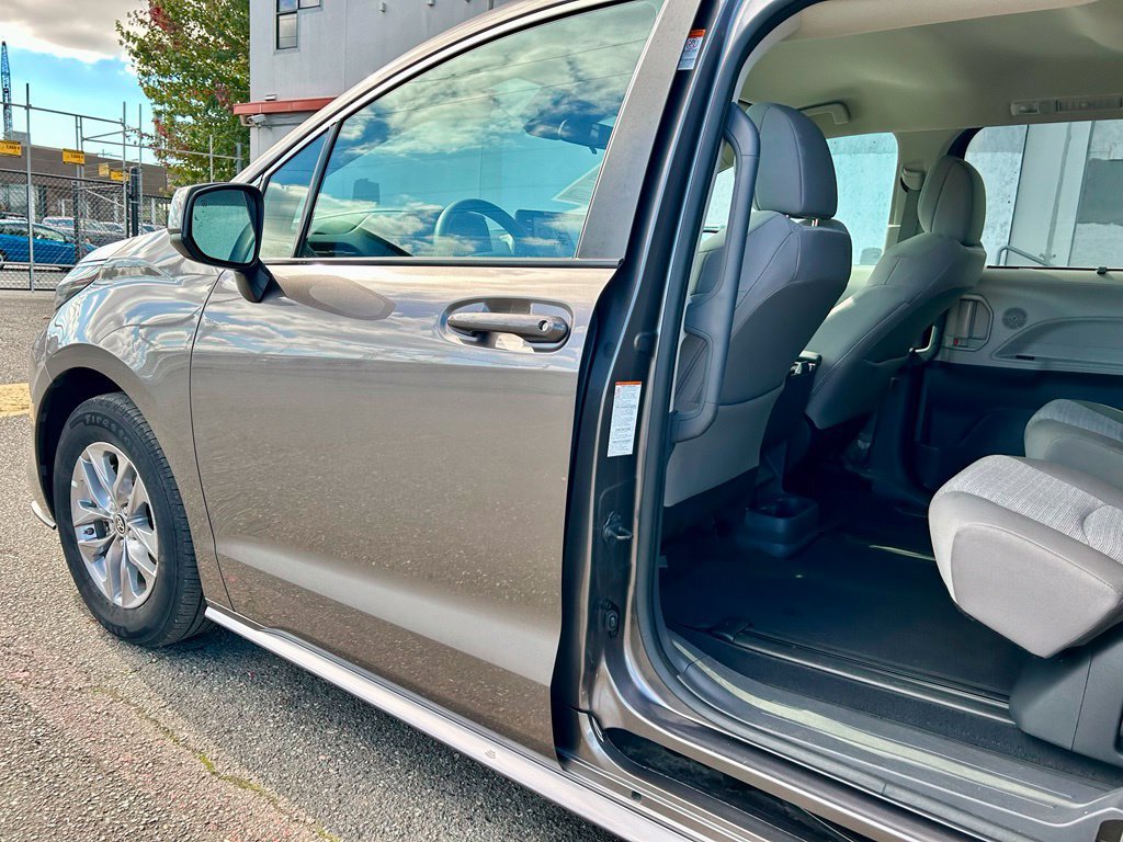 Certified 2024 Toyota Sienna LE AWD/4WD image 11