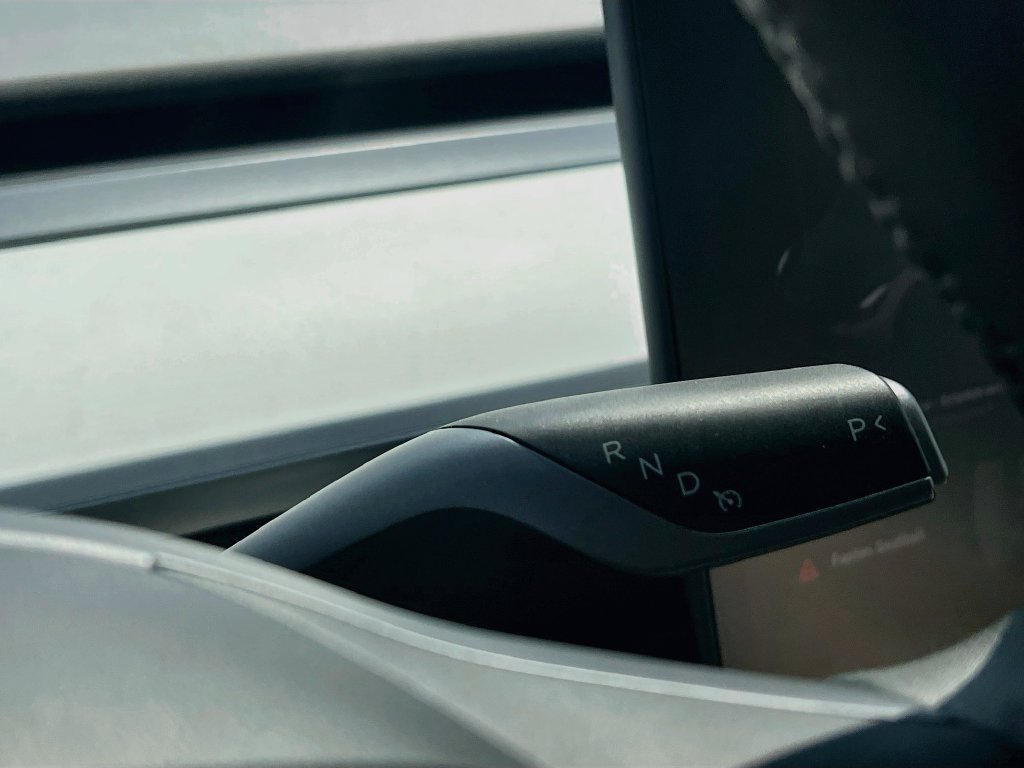Used 2025 Tesla Model Y Long Range RWD image 16