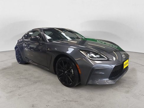 Used 2024 Toyota GR86 Premium RWD image 3