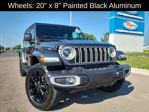 Used 2025 Jeep Wrangler Unlimited Sahara AWD/4WD image 14