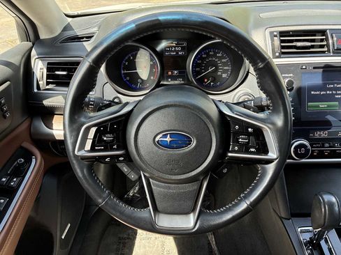 Used 2018 Subaru Outback 3.6R Touring AWD/4WD image 11